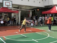 學生擲遠，裁判判定合格